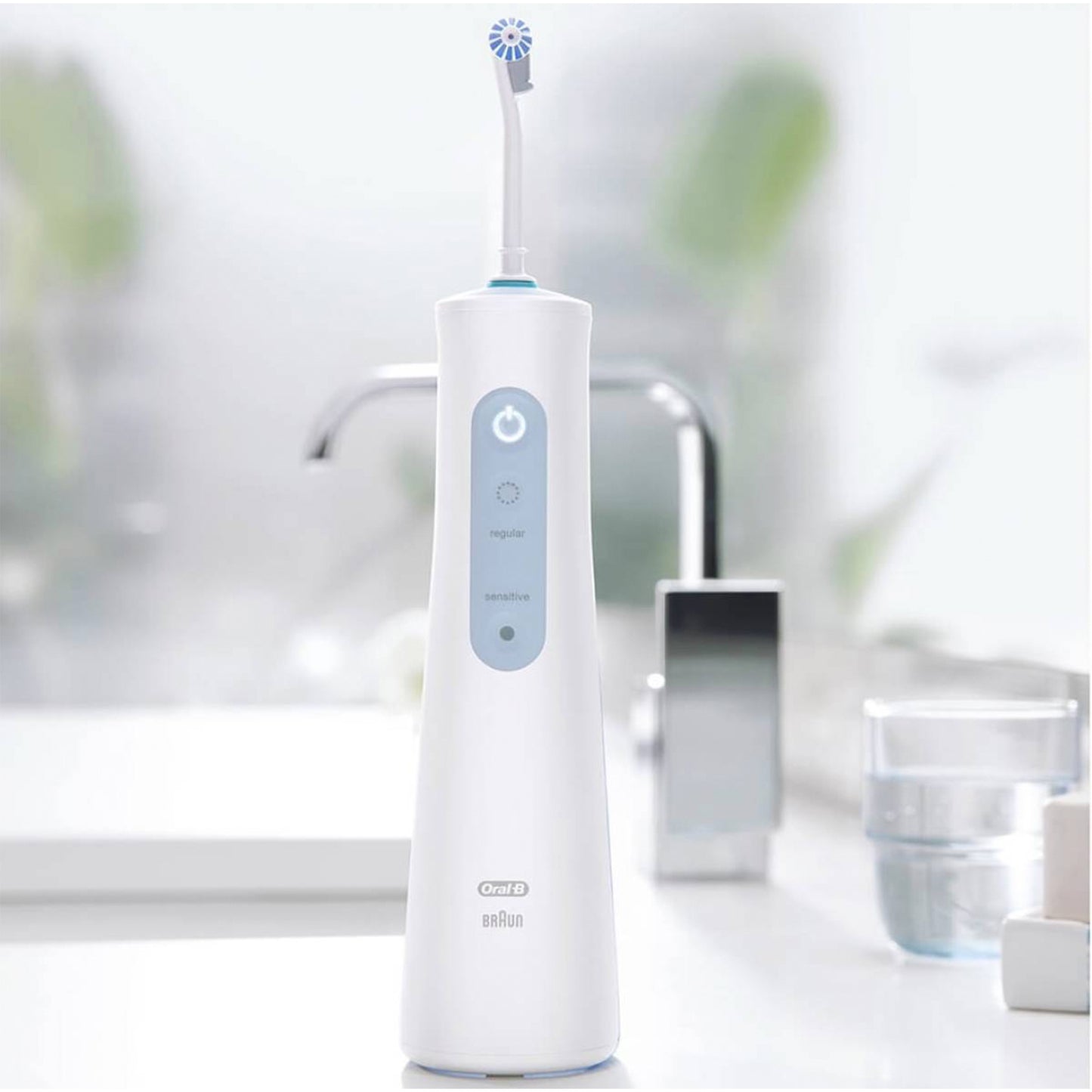 Oral-B AquaCare 4 Waterflosser Portable Irrigator Power Toothbrush (MDH20.016.2)